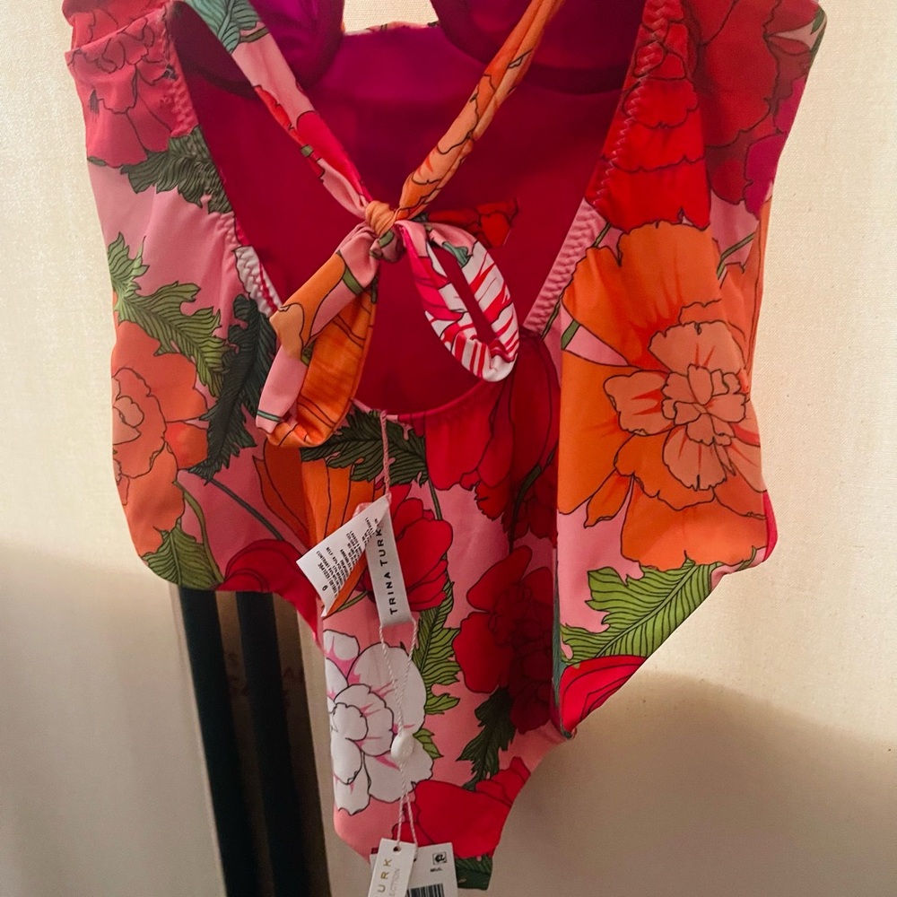 NWT Trina Turk flowers multi colored one piece swimsuit w/low back w/tie Size 6 - Picture 4 of 5
